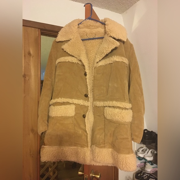 Vintage mens jacket from the 70’s in fairly good condition one stain on the back
